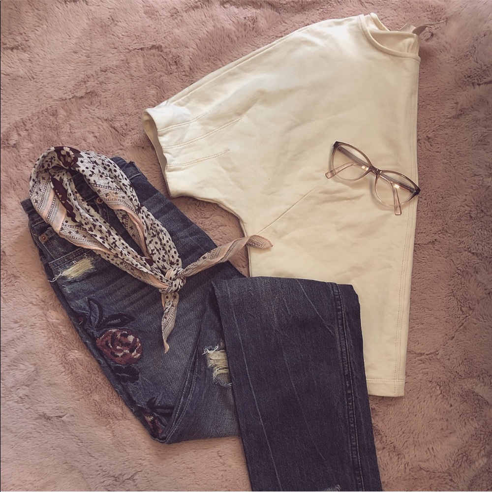 Short sleeve off white top